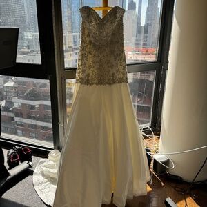 Sophia Moncelli for Kleinfeld Wedding dress